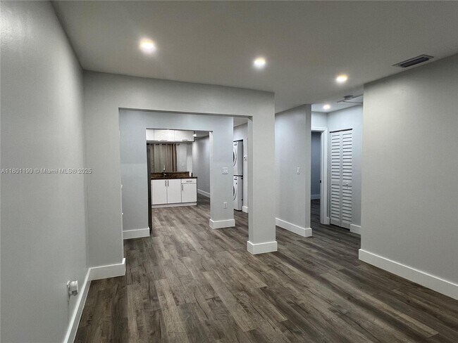 Building Photo - 3815 SW 89th Ave