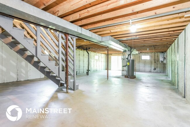 Building Photo - 1353 Meadow Dr