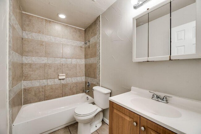 Building Photo - 925 Mt Auburn Ave
