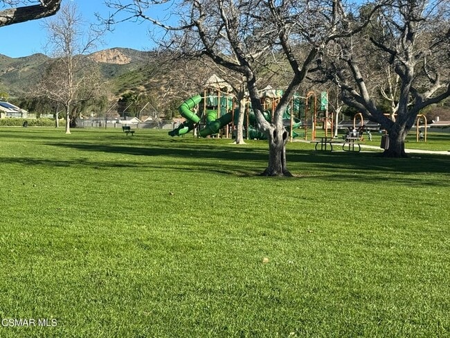 Building Photo - 2030 Avenida Placida