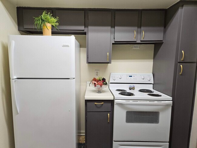 Building Photo - 8433 Hearth Dr