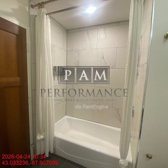 Building Photo - 234 N Broadway