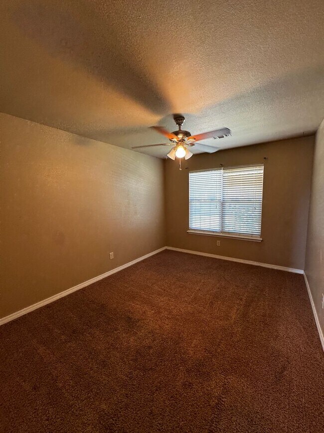 Building Photo - Located in Tradewinds! 3/2/2