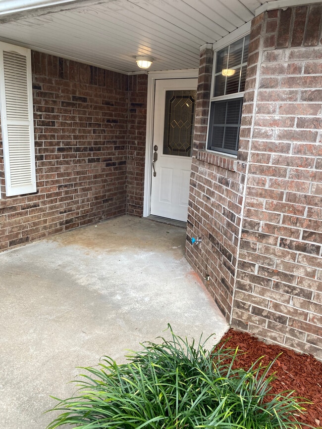 Building Photo - 123 Fox Run Pl