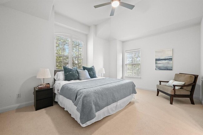 Building Photo - 405 Barrett Ln