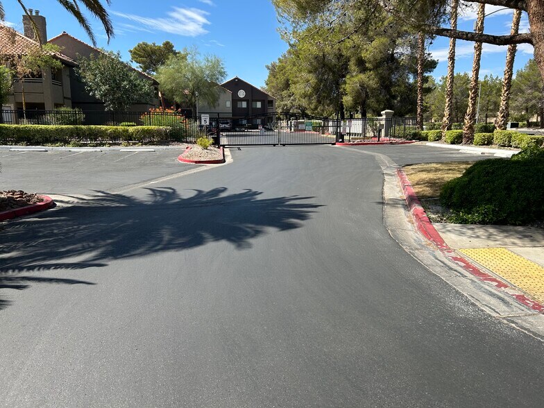 Building Photo - 5048 S Rainbow Blvd