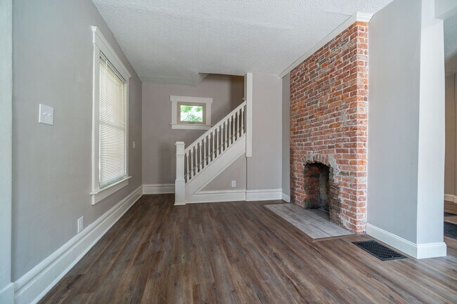 Building Photo - 810 Miller Ave