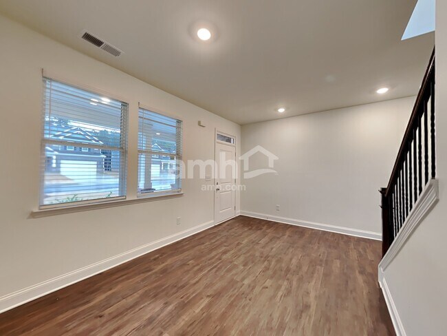 Building Photo - 2003 Windsor Park Ave