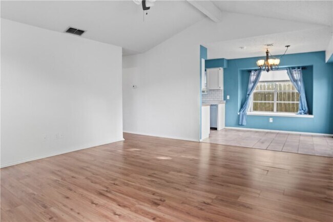 Building Photo - 2809 Vancouver Dr