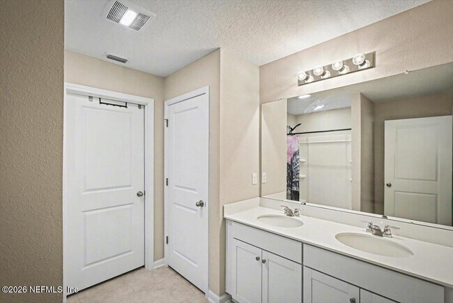 Building Photo - 4948 Big Pine Dr