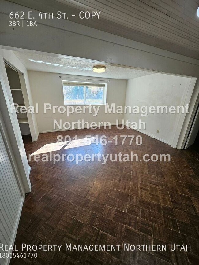 Building Photo - 662 4th St S