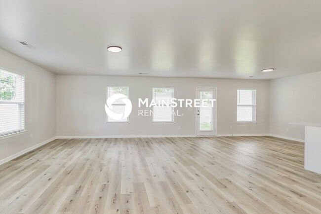 Building Photo - 3 Bedroom Pet-Friendly Home in BURLINGTON,...