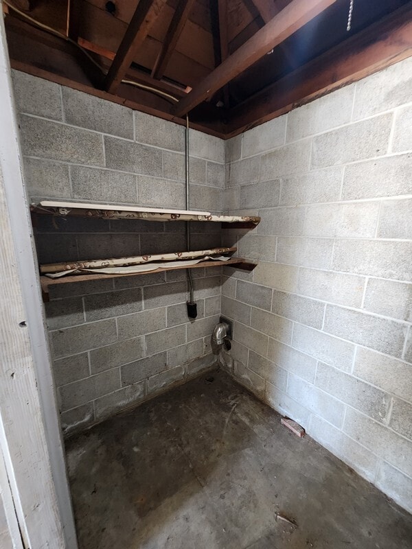 Building Photo - Charming 2-bedroom 1-bathroom duplex in Ca...