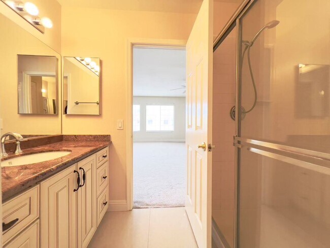 Building Photo - Great location house in Green Valley