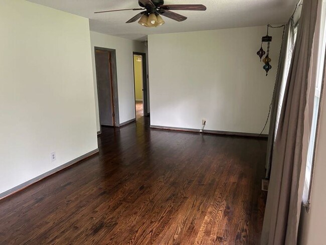 Building Photo - ASK about the MOVE IN SPECIAL! NO DEPOSIT!...
