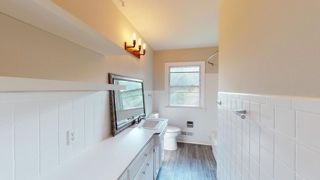 Building Photo - Ranch home close to Parkway