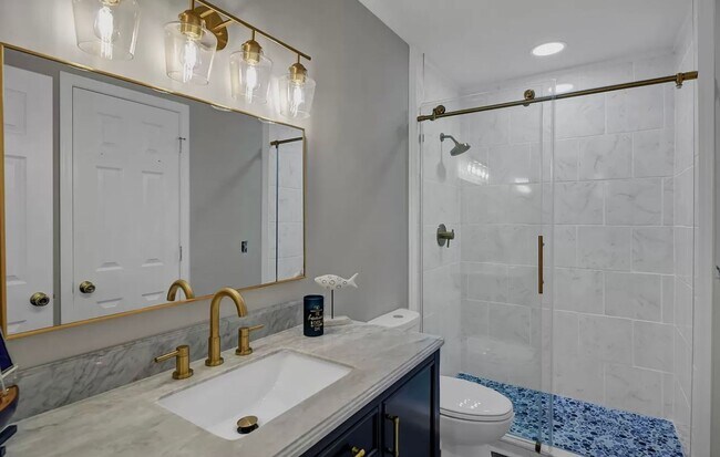 Building Photo - 3 Bedroom 3 Bathroom Condo in Yacht Cove