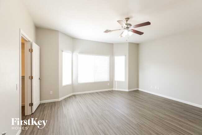 Building Photo - 5229 W Shumway Farm Rd