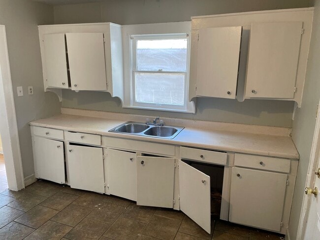 Building Photo - Like New 3 Bedroom Home!