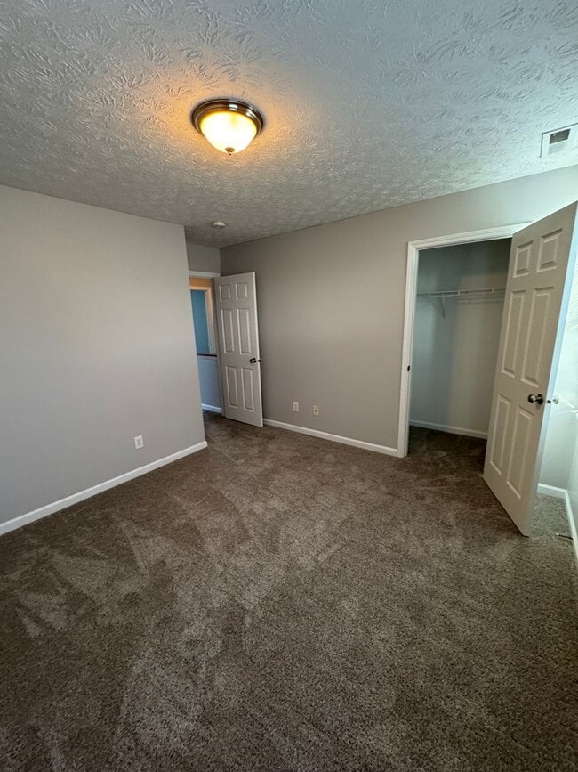 Building Photo - Franklin Twp - 4 BR h ome