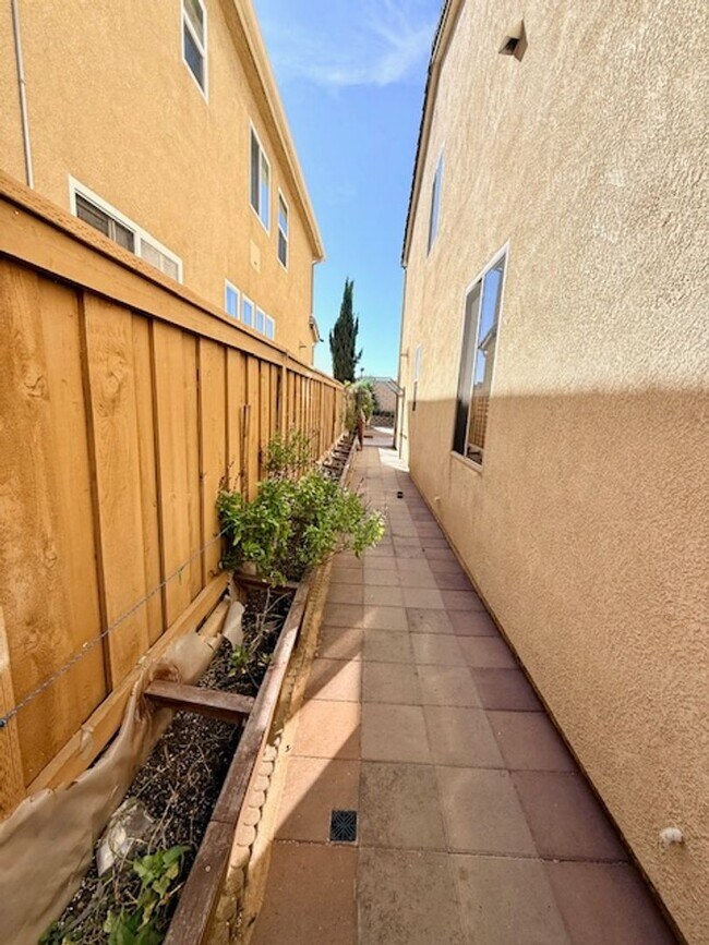 Building Photo - Beautiful Oceanview Hills house