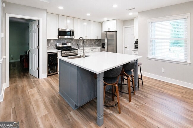 Building Photo - 135 Summer Brooke