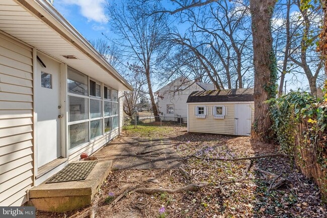 Building Photo - 204 Cedar Ln