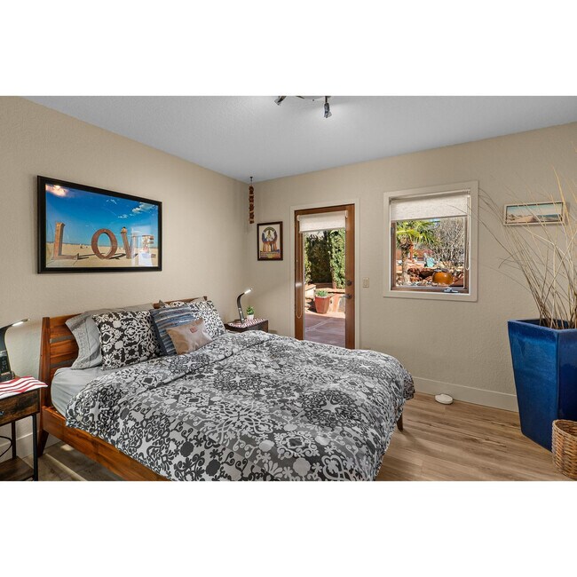 Building Photo - 77 Wild Horse Mesa Dr