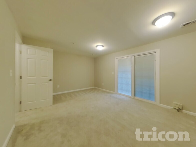 Building Photo - 11012 Mary Digges Pl