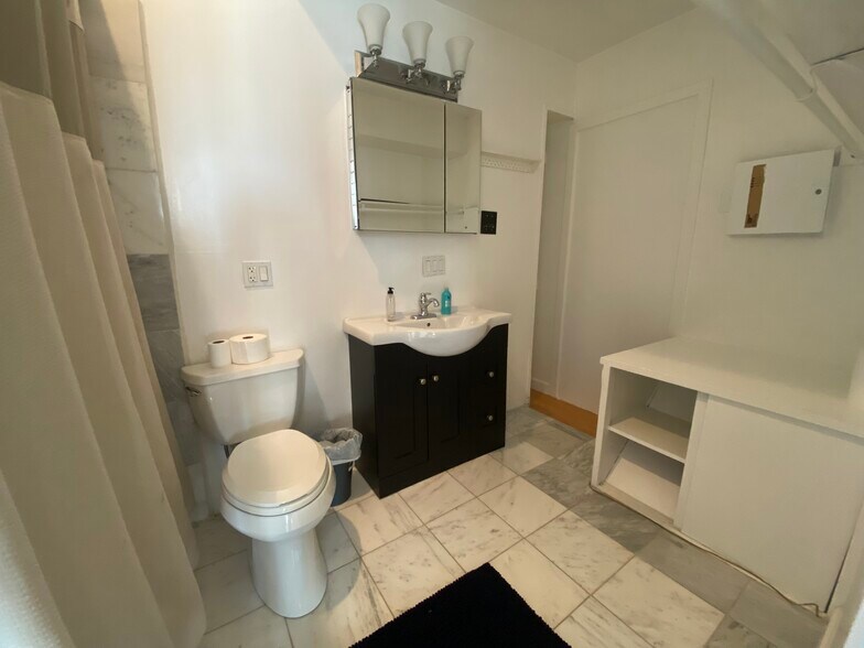 Building Photo - 21 Snow Hill St