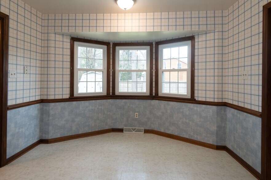 Building Photo - 561 Summit Ridge Dr