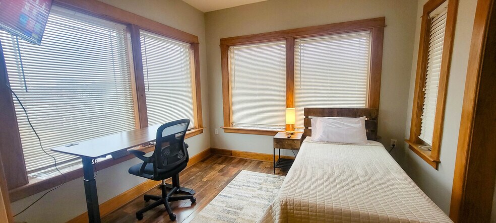 Building Photo - 11433 Ashbury Ave