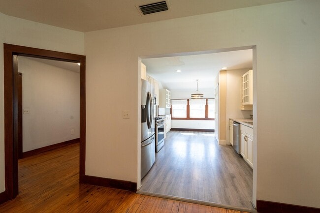 Building Photo - 23 Hope St