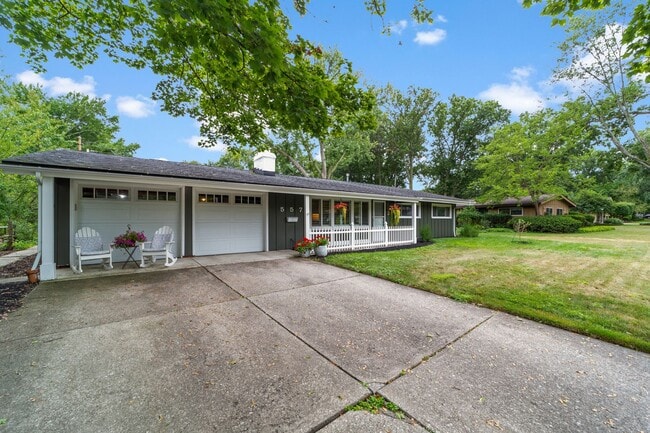 Building Photo - Fantastic 4-Bedroom with Updated Kitchen &...