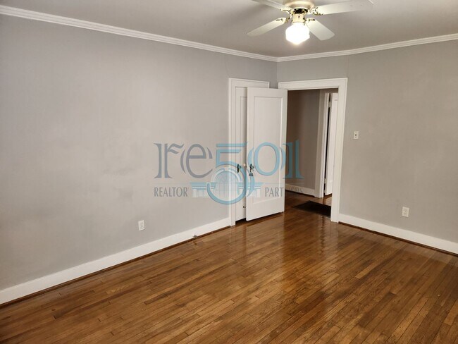 Building Photo - *Coming Soon* Great Hillcrest Find!  2Bedrooms & 1 Bathroom Pefect for UAMS Student(s)