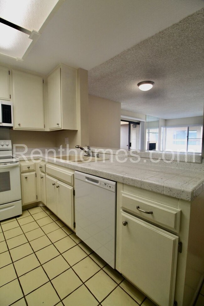 Building Photo - 6747 Friars Rd