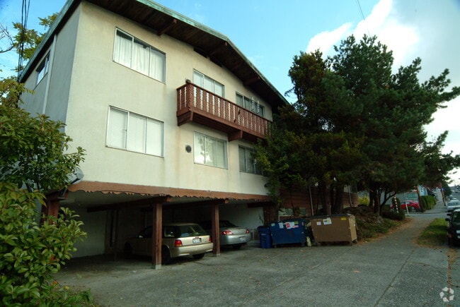 Building Photo - The Chalet