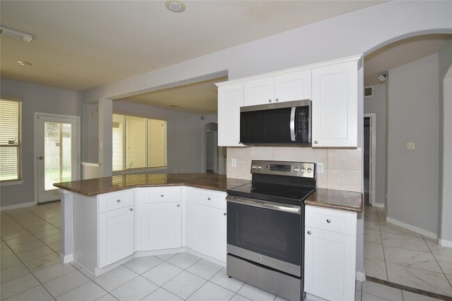 Building Photo - 20703 Whitevine Way