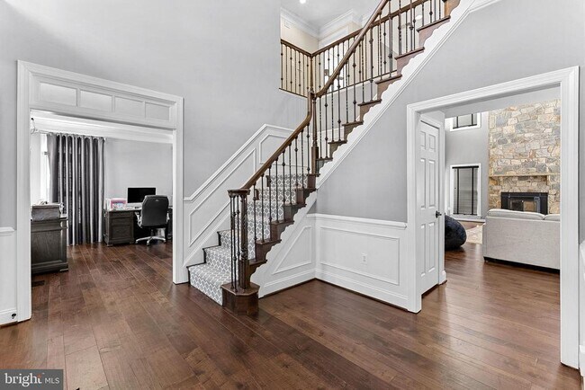 Building Photo - 8138 Rondelay Ln