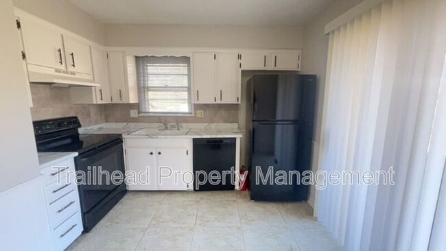 Building Photo - 6109 N Broadway