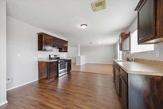 Building Photo - 2218 Heath Ridge Ln