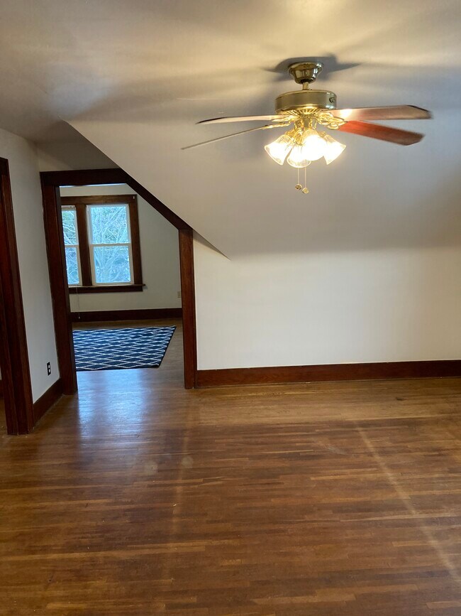 Building Photo - 1335 W 24th St