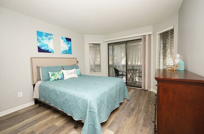 Building Photo - 55 Bay Dr