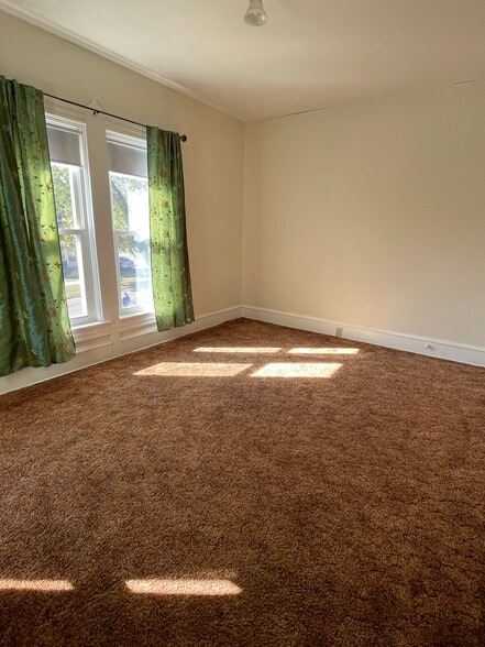 Building Photo - 407 Grace St