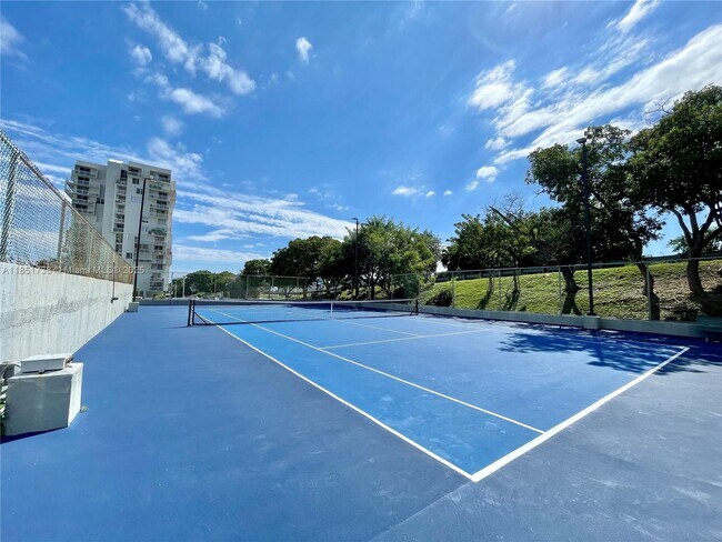 Building Photo - 2501 Brickell Ave
