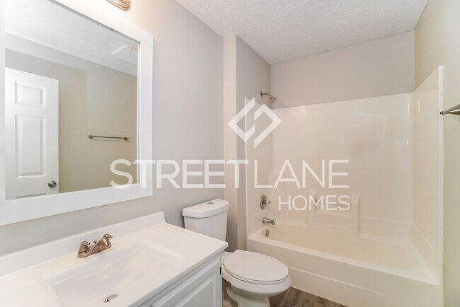 Building Photo - Charming 3 Bedroom in Whitehall!