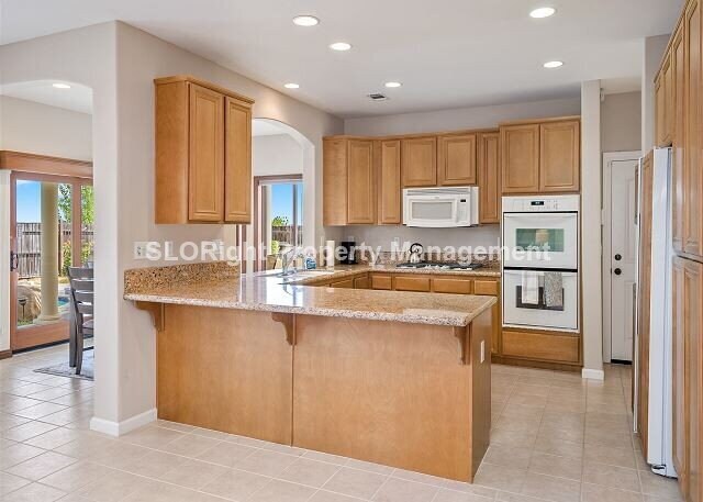 Building Photo - AVAILABLE SEPTEMBER- Beautiful Home in Paso Robles - 4 Bed / 4 Bath
