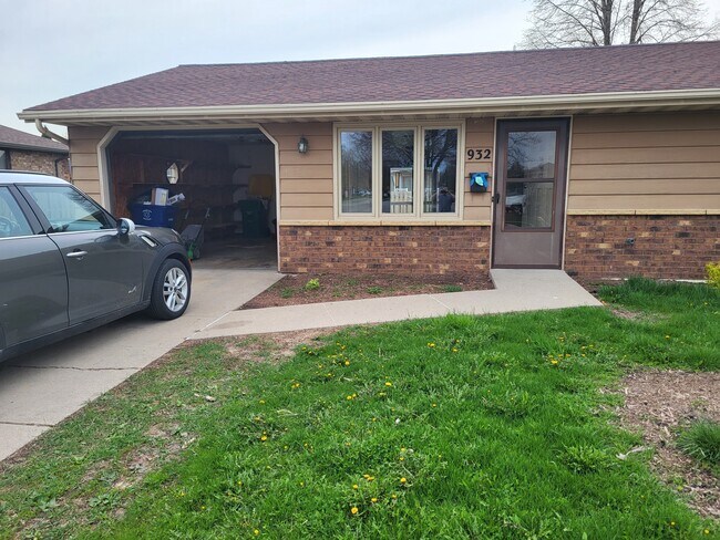 932 Abrams St - 932 Abrams St Green Bay WI 54302 | Apartment Finder