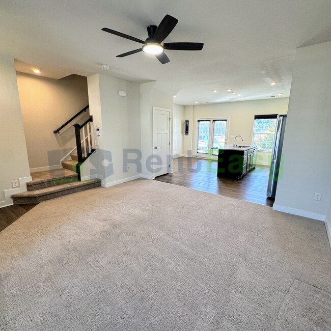 Building Photo - 225 Goldenstar Ln