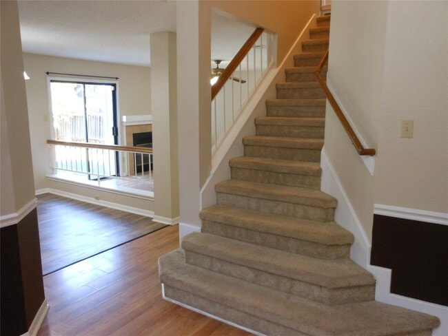 Building Photo - 8402 Siskin Cove
